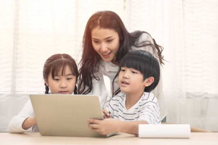 Seperti Spons yang Cepat Menyerap, Salah Satu Penyebab Anak Lebih Cepat Pintar dari Orangtua